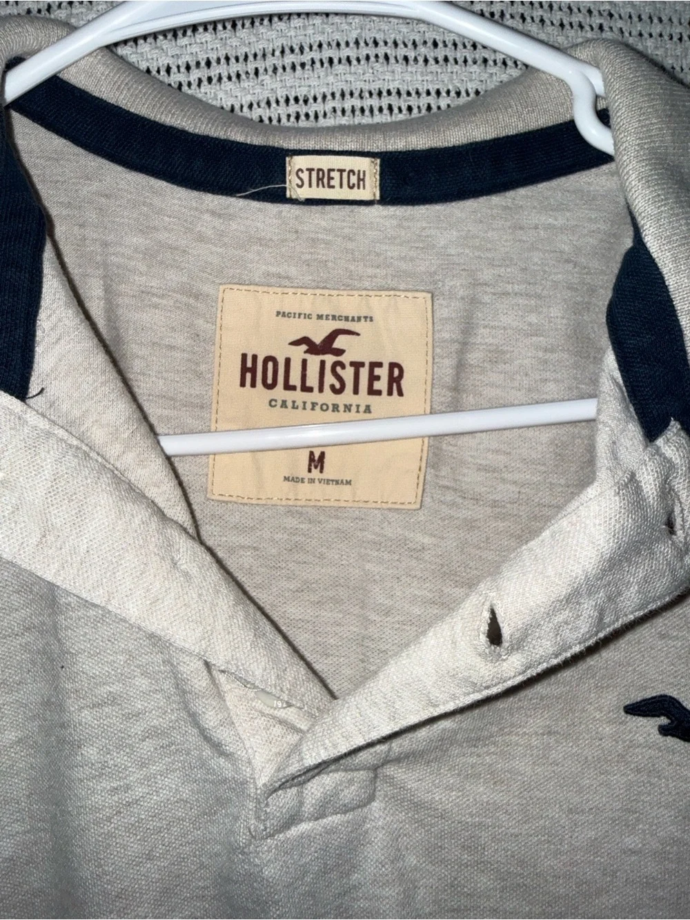Hollister Men’s Light Gray Polo Shirt with Navy Trim